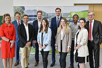 Gruppenbild der FABU-Preisträger*innen aus dem Jahr 2021